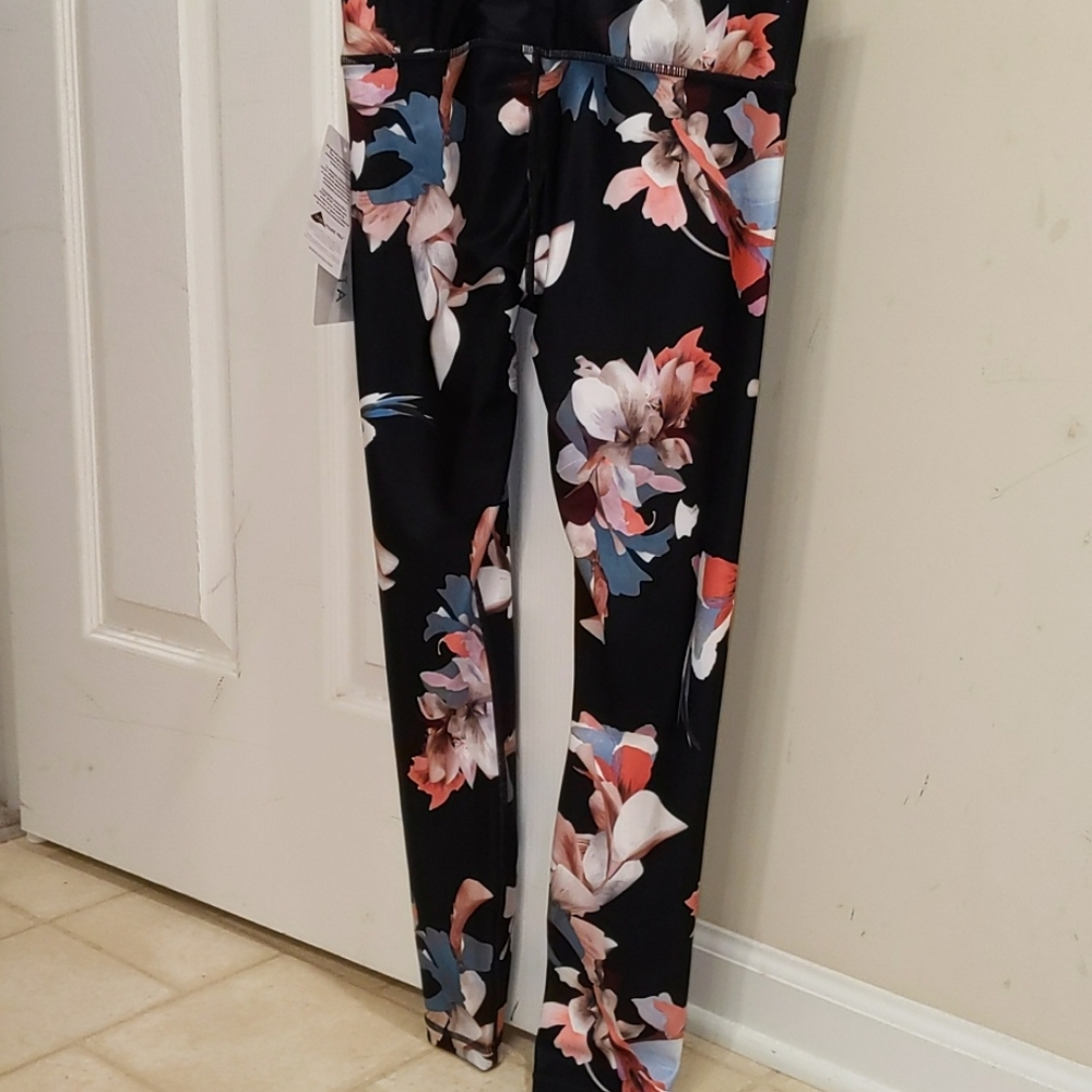 Athleta Elation Paradise 7/8 Tight Leggings NWT SM